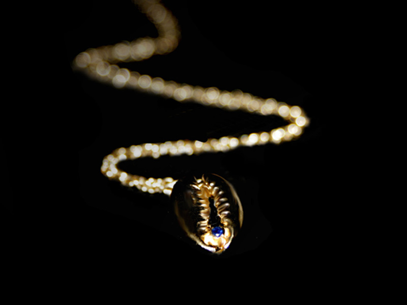 Necklace 18K Gold with saphire or diamond